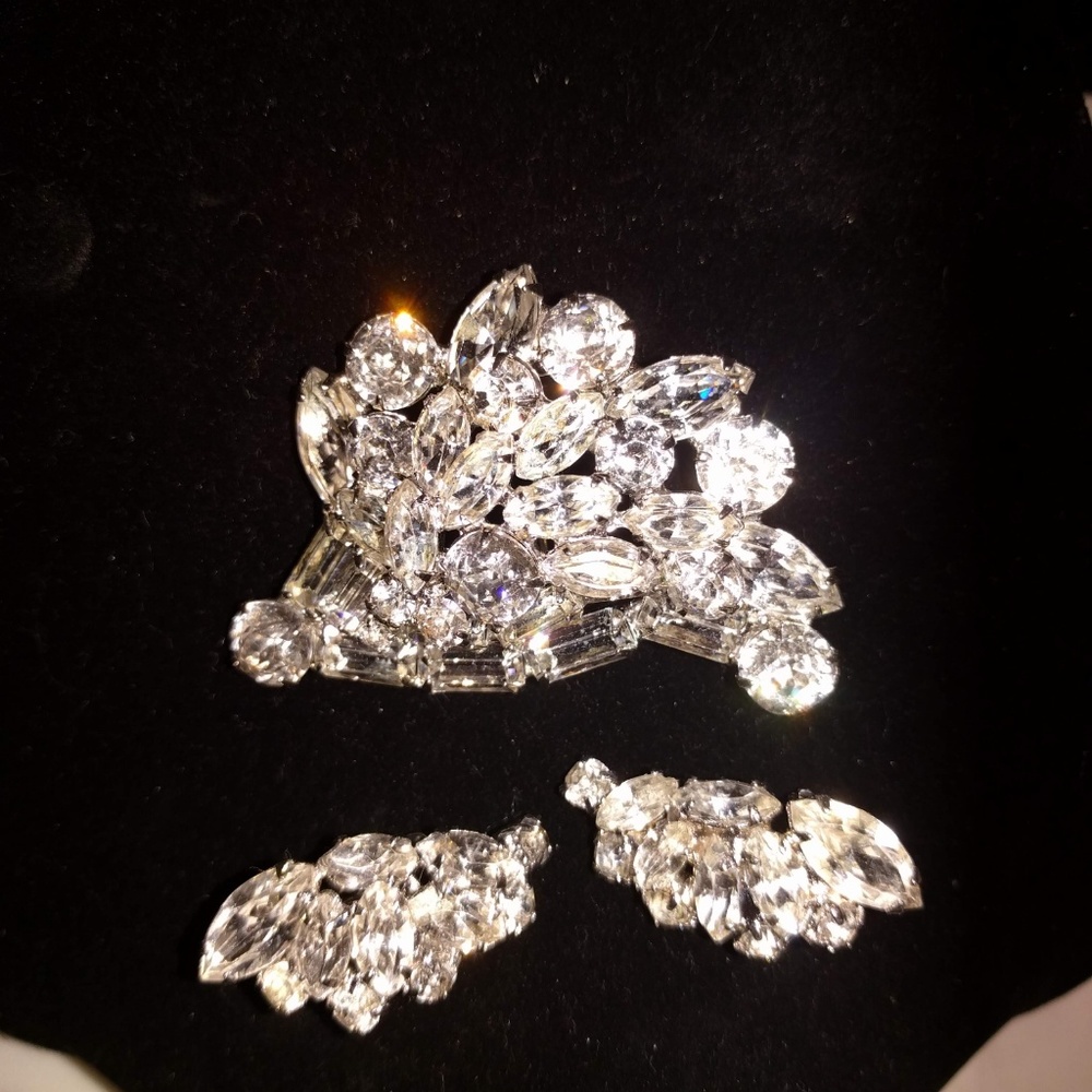 Weiss Brooch and Earrings - Picture 2 of 4